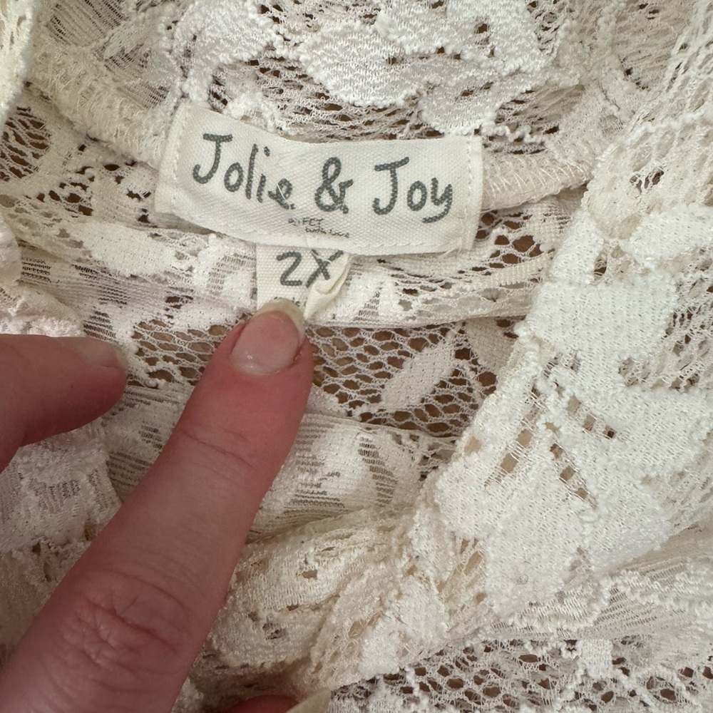 White Floral Lace Mock Neck Top | Size 2XL - Picture 5 of 5